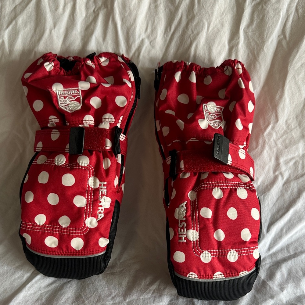 Hestra Kids Red and White Polka Dot Mittens size 4